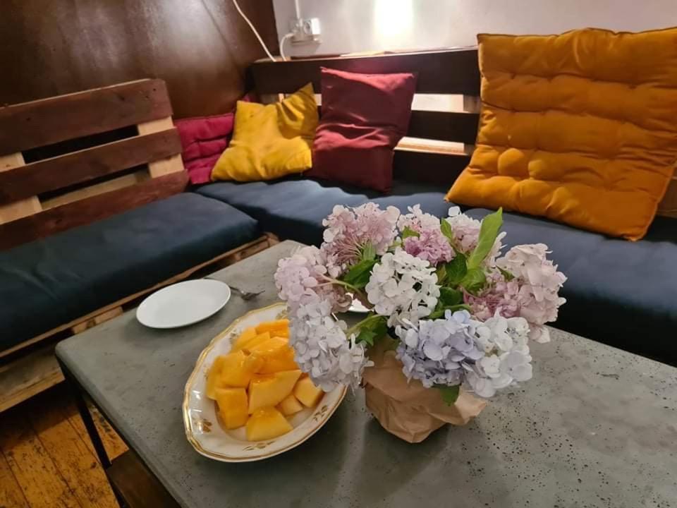 Brobro Hostel Тбилиси Экстерьер фото