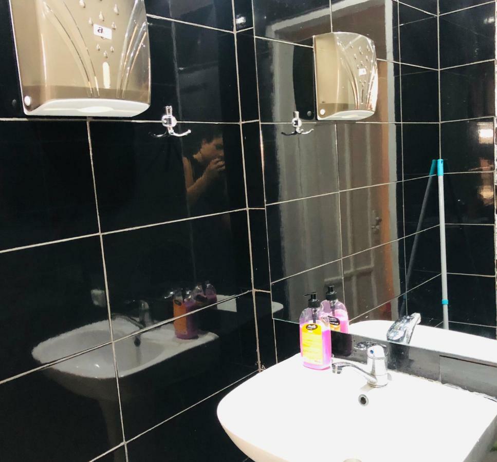 Brobro Hostel Тбилиси Экстерьер фото