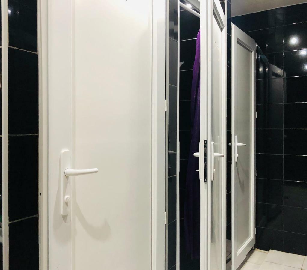Brobro Hostel Тбилиси Экстерьер фото
